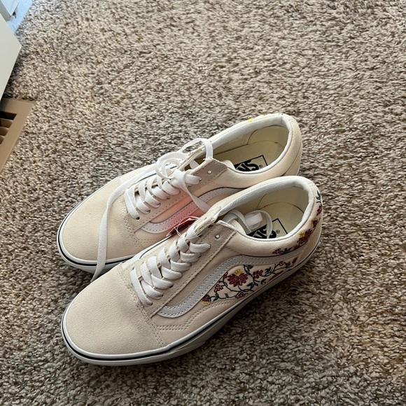 New Vans Old Skool Stackform Floral Embroidery Platform Shoes - Picture 2 of 3